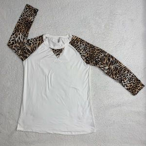 🌺 3 for 25🌺 animal print long sleeve tee
